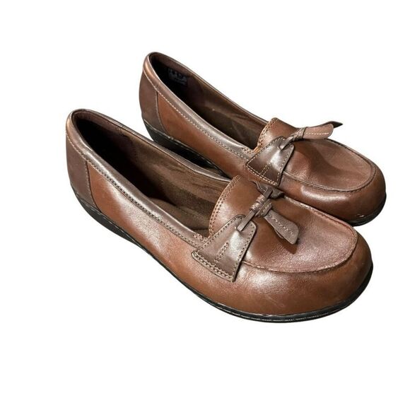 Clarks Shoes - ‼️ STORE CLOSING MAKE BUNDLE OFFERS ‼️